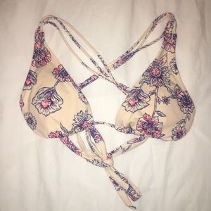 Billabong floral print bikini top cream small 🔥🔥